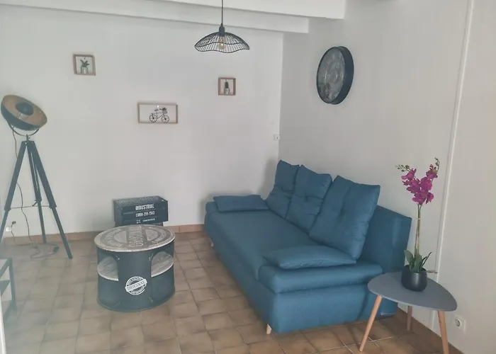 Jolie Petite Maison Dans Village Fortifie