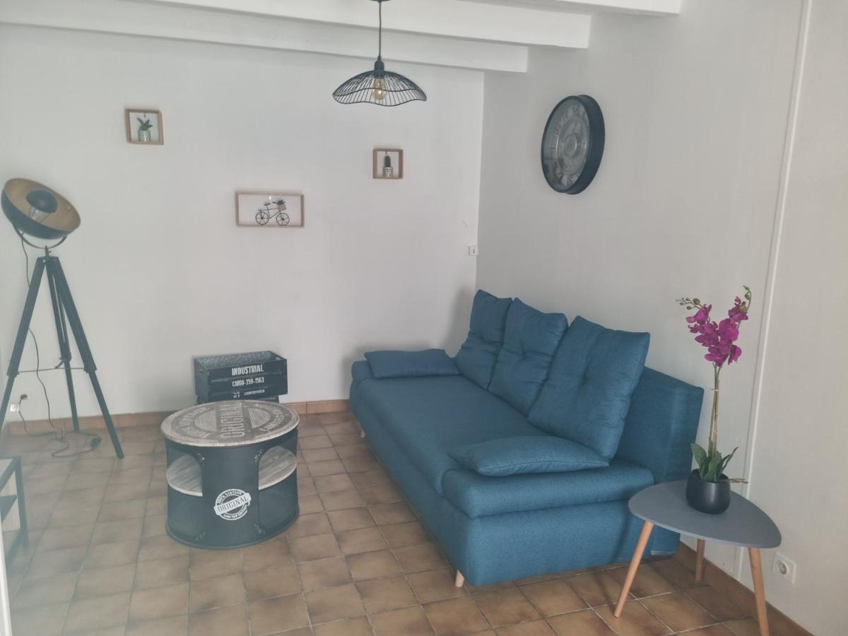 Jolie Petite Maison Dans Village Fortifie * Brigueuil