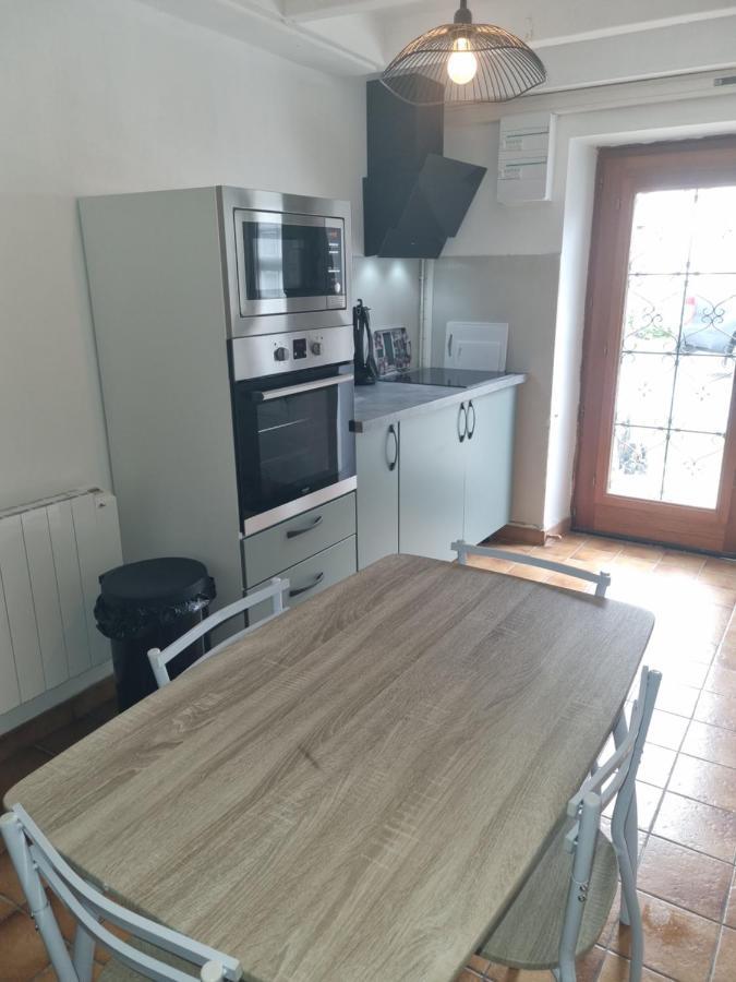 Ferienhaus Jolie Petite Maison Dans Village Fortifie *
