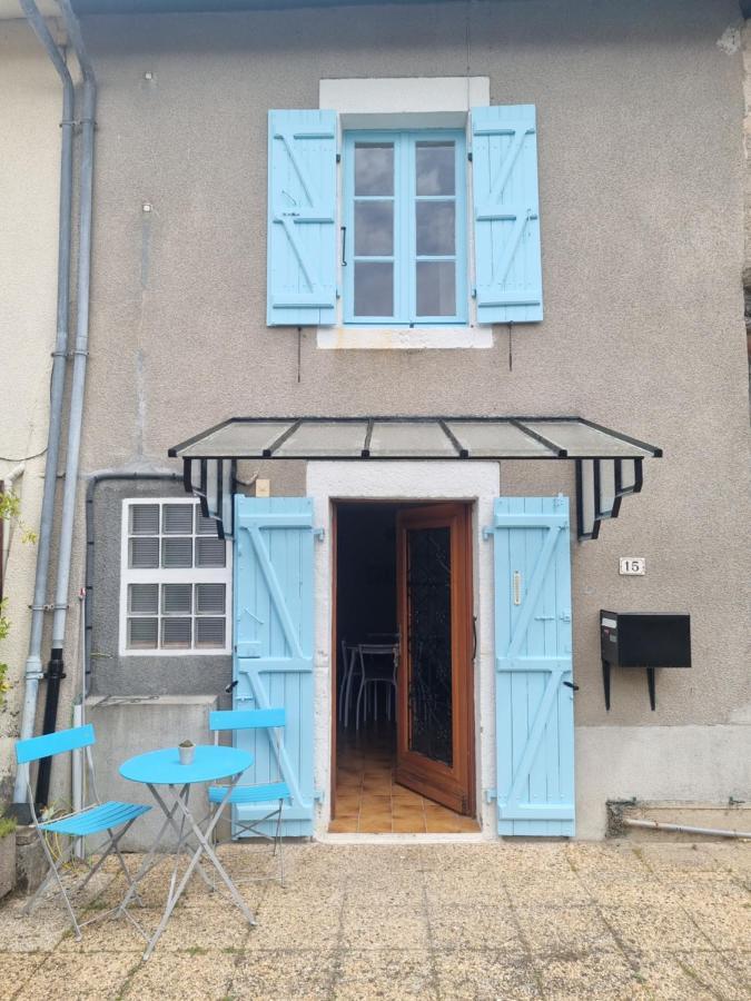Ferienhaus Jolie Petite Maison Dans Village Fortifie Brigueuil